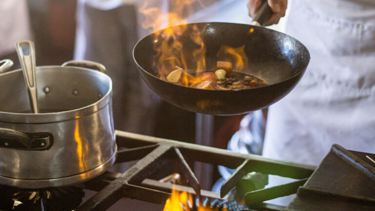 commercial-kitchen-closeup_chef-gas-flame